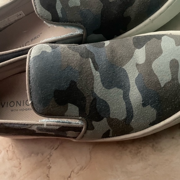 Vionic Camo - Picture 6 of 6
